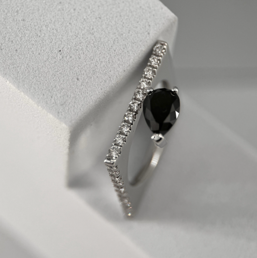 Crazy Square Pear Black Diamond